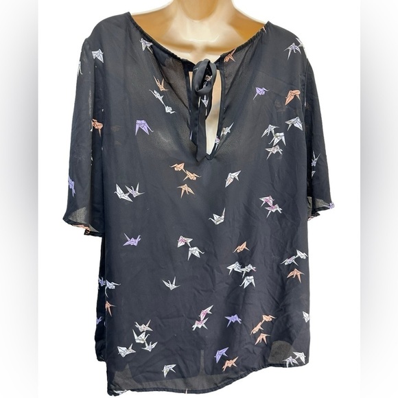 Torrid BLACK CRANE GEORGETTE BOW BACK BLOUSE - Picture 7 of 7